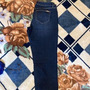 Capri Jennifer Lopez pants size 6 barely used